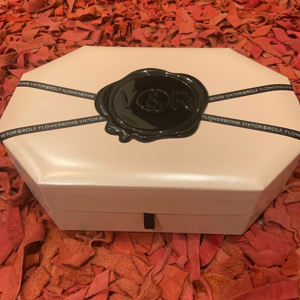 Flowerbomb Box By Victor&Rolf in great condition